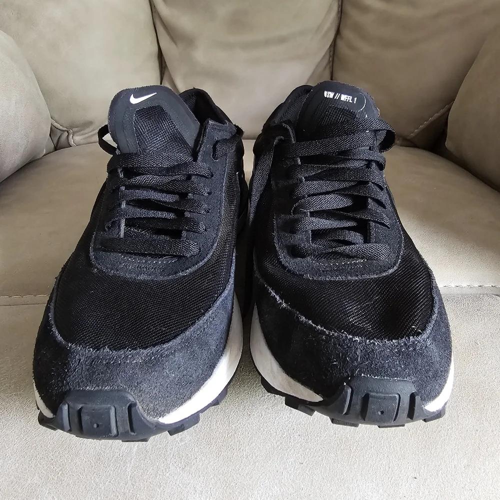Nike Wuffle One Black Suede Sneakers Size 6.5Y (38)‎